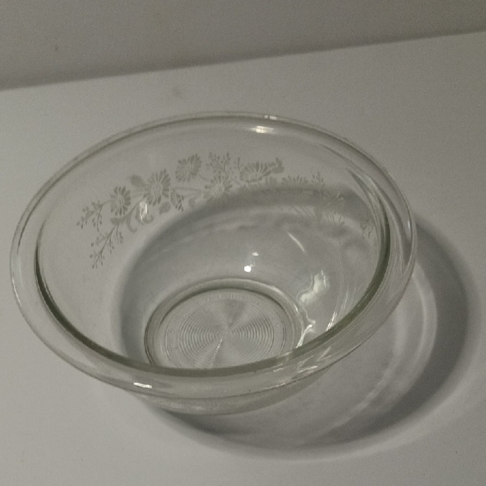 Pyrex Colonial Mist 1 Liter Mixing Bowl with Floral Pattern